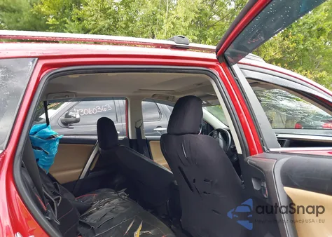 2017 Toyota Rav4 Xle z USA, uszkodzony, nr VIN JTMRFREV1HJ127179